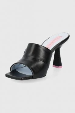 Γυναικεία Σαγιονάρες Παντόφλες Chiara Ferragni χρώμα: μαύρο -Φτηνός Chiara Ferragni Κατάστημα unnamed file 1168