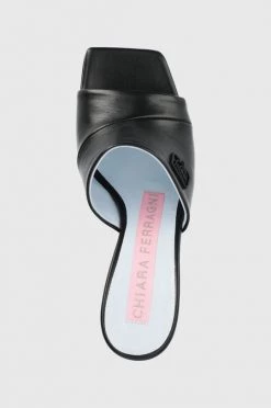 Γυναικεία Σαγιονάρες Παντόφλες Chiara Ferragni χρώμα: μαύρο -Φτηνός Chiara Ferragni Κατάστημα unnamed file 1169