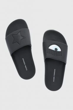 Γυναικεία Σαγιονάρες Παντόφλες Chiara Ferragni Eyestar χρώμα: μαύρο -Φτηνός Chiara Ferragni Κατάστημα unnamed file 1657